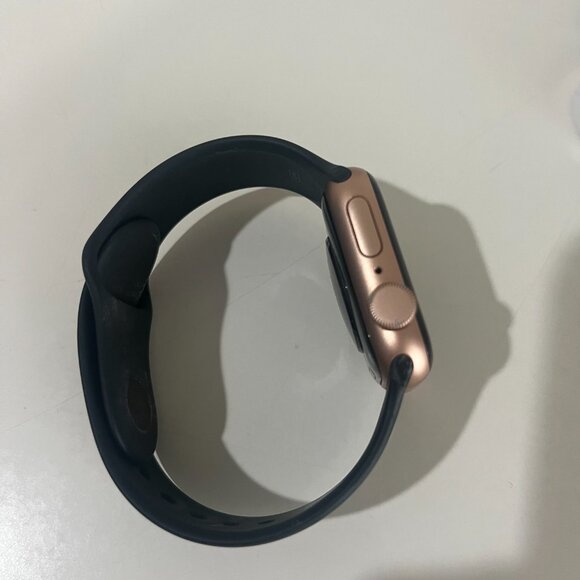 Apple Watch SE (GPS) 40 mm Rose Gold - Picture 3 of 3